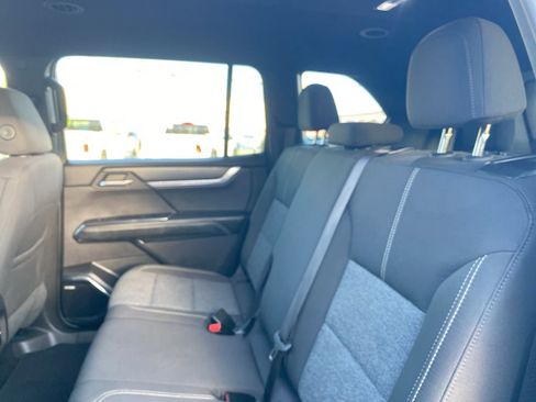 Used 2025 GMC Acadia Elevation image 21