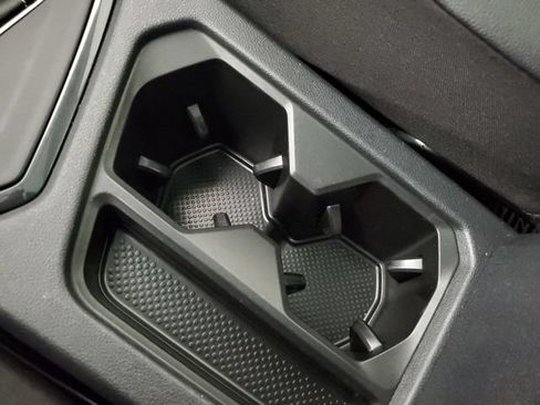 Used 2023 Volkswagen Tiguan SE w/ Panoramic Sunroof Package FWD image 29