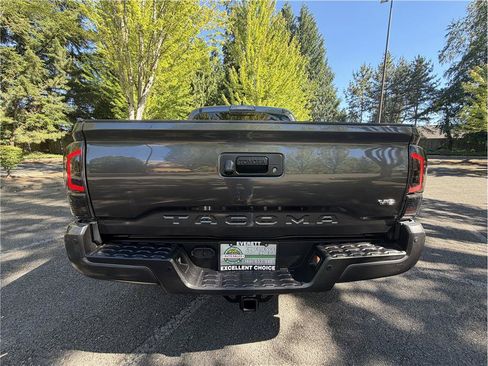 Used 2019 Toyota Tacoma TRD Off-Road w/ Technology Package AWD/4WD image 8
