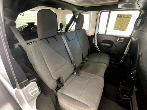 Used 2024 Jeep Wrangler Unlimited Rubicon AWD/4WD image 18