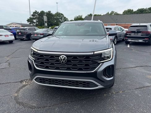 Used 2024 Volkswagen Atlas Cross Sport SE AWD/4WD image 3