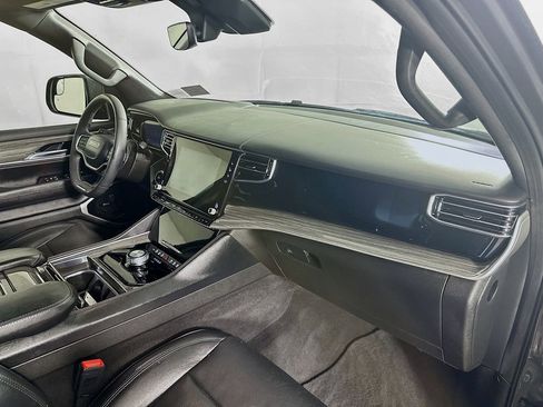 Used 2022 Jeep Wagoneer Series III w/ Premium Group I image 32