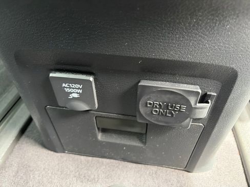 Used 2025 Toyota Sienna Platinum AWD/4WD image 36