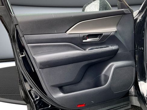 Used 2025 Toyota Grand Highlander FWD image 19