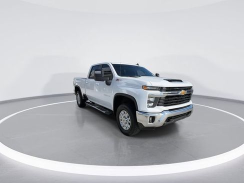 Used 2025 Chevrolet Silverado 2500 LT AWD/4WD image 2