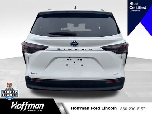 Used 2025 Toyota Sienna XLE image 4