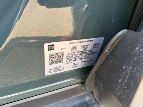 Used 2025 Chevrolet Trax LT image 27