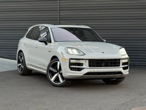New 2025 Porsche Cayenne Turbo AWD/4WD image 9