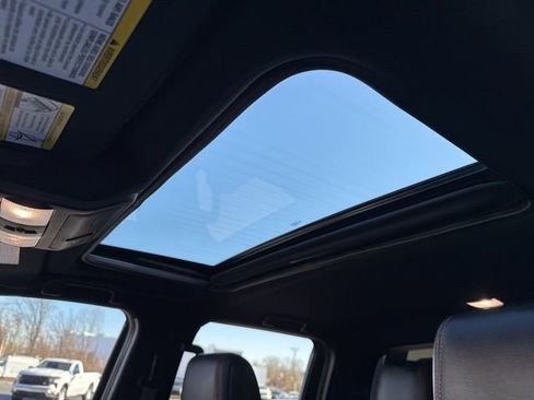 Used 2023 Nissan Frontier PRO-4X w/ Pro-4X Premium Package image 16