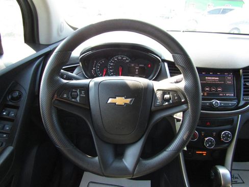 Used 2021 Chevrolet Trax LT image 10