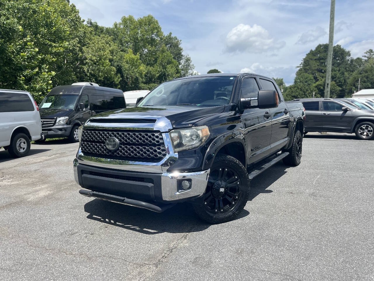 Used 2018 Toyota Tundra SR5 w/ SR5 Upgrade Package AWD/4WD image 2