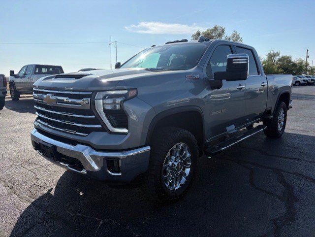 Used 2024 Chevrolet Silverado 2500 LTZ w/ LTZ Convenience Package AWD/4WD image 2