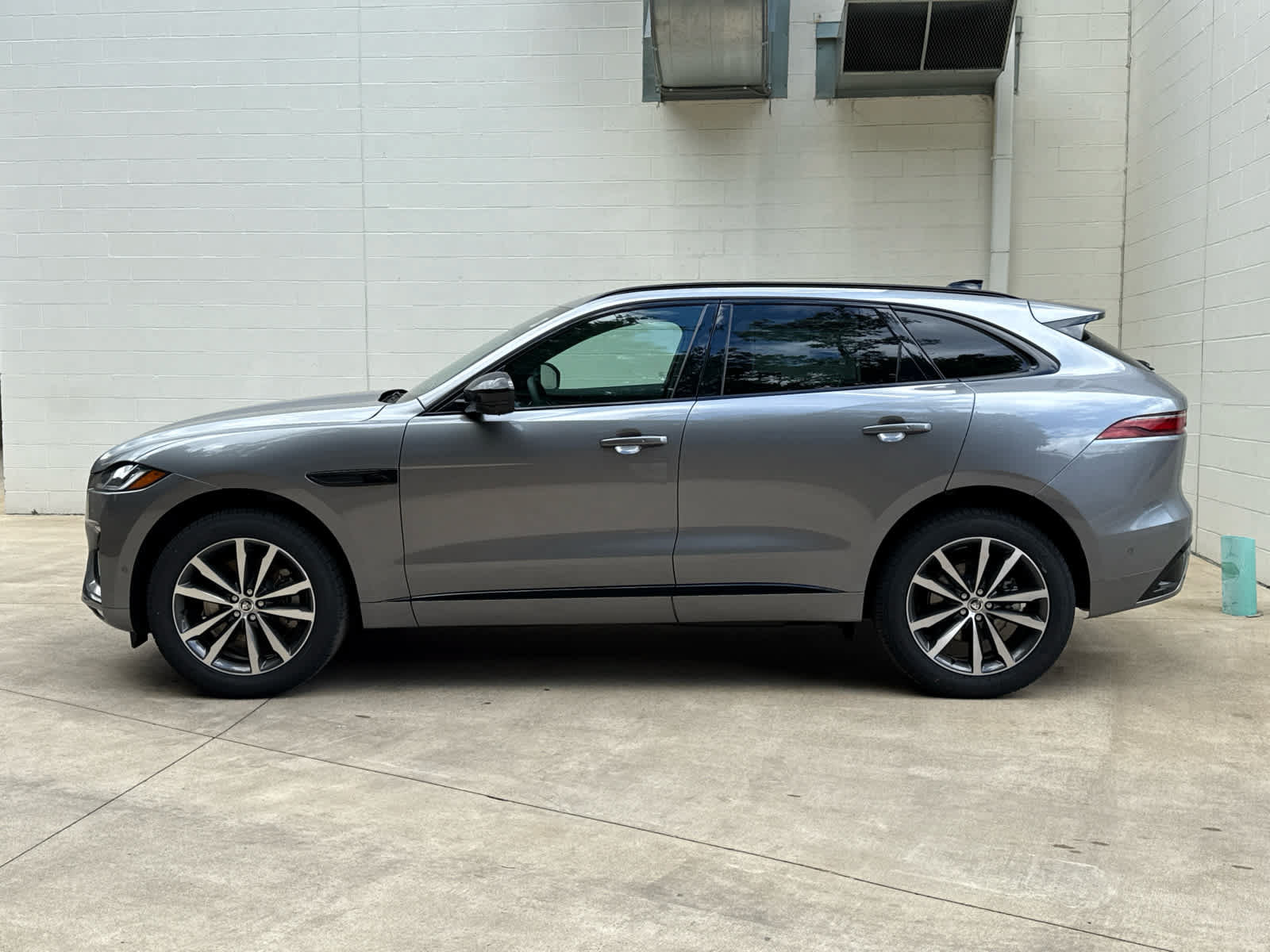 Used 2026 Jaguar F-PACE R-Dynamic S AWD/4WD image 5
