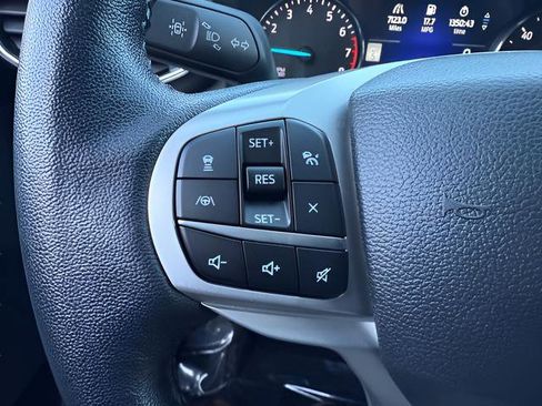 Used 2022 Ford Explorer XLT w/ Equipment Group 202A AWD/4WD image 18