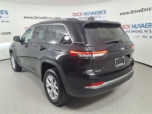 Used 2023 Jeep Grand Cherokee Limited image 4