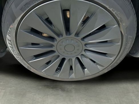 Used 2024 Tesla Model Y Long Range image 9