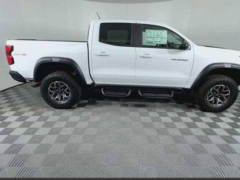 Certified 2026 Chevrolet Colorado ZR2 w/ Technology Package AWD/4WD image 9