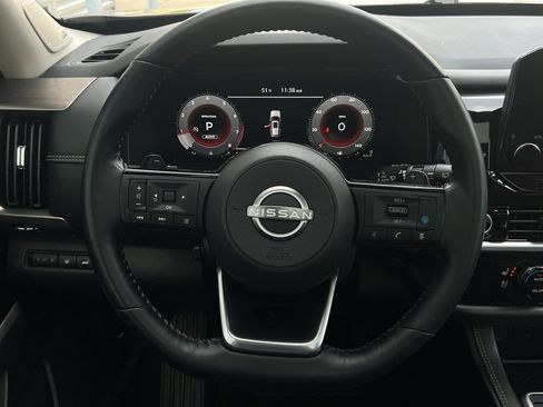 Used 2023 Nissan Pathfinder Platinum image 16