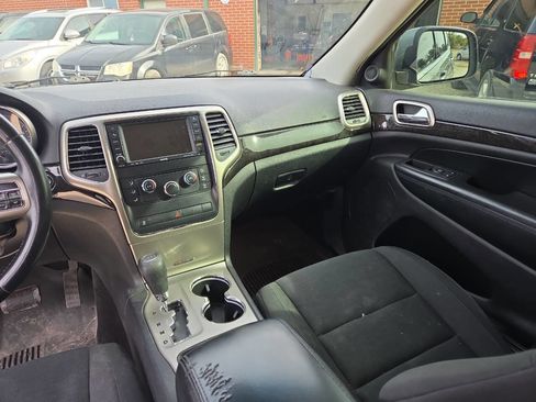 Used 2013 Jeep Grand Cherokee Laredo w/ Laredo E Group image 10