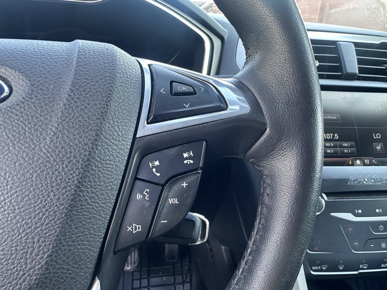 Used 2014 Ford Fusion SE w/ Equipment Group 502A FWD image 20
