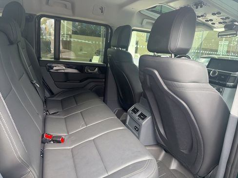 Used 2024 INEOS Grenadier Fieldmaster Edition image 5