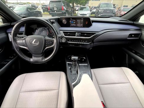 Used 2019 Lexus UX 200 image 12