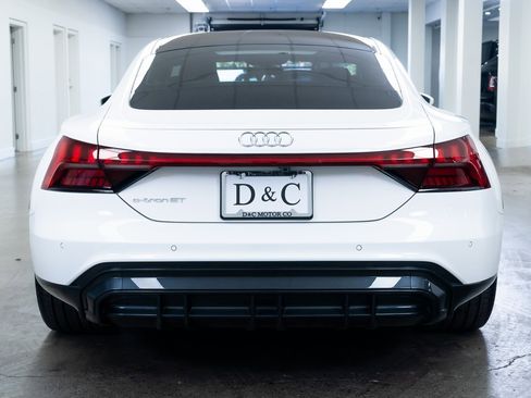 Used 2024 Audi e-tron GT Premium Plus image 5