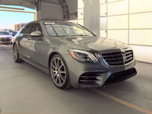 Used 2020 Mercedes-Benz S 560 Sedan image 2