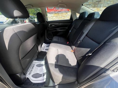 Used 2017 Nissan Altima 2.5 SR w/ LED Appearance Package image 14