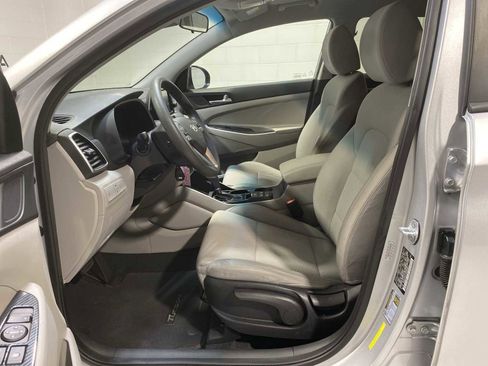 Used 2019 Hyundai Tucson SE image 2