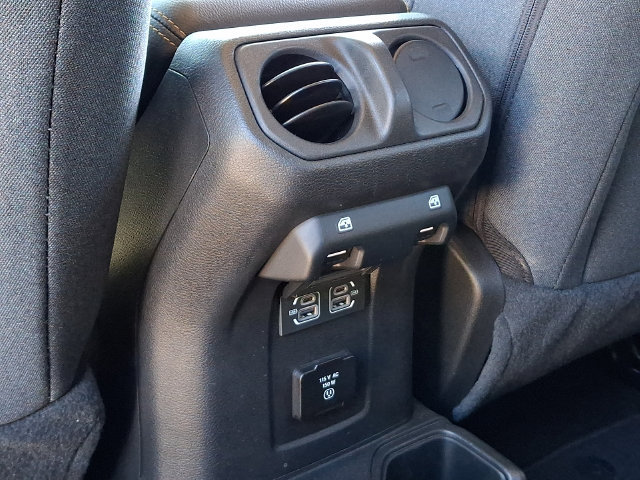 Used 2026 Jeep Wrangler Unlimited Sahara AWD/4WD image 19