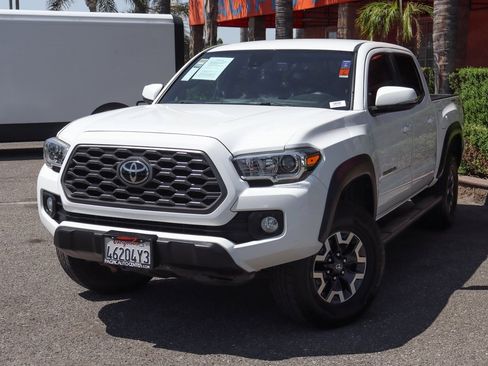 Used 2021 Toyota Tacoma TRD Off-Road w/ Technology Package image 4