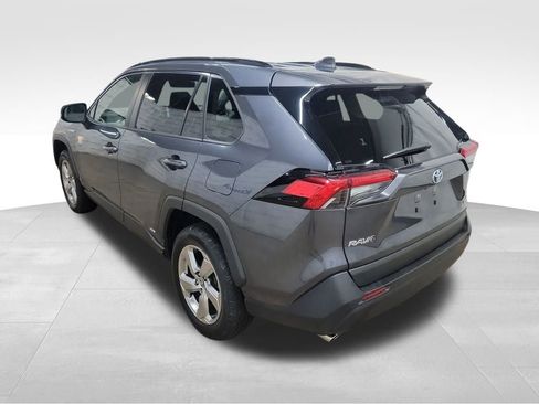 Used 2021 Toyota RAV4 XLE Premium image 5