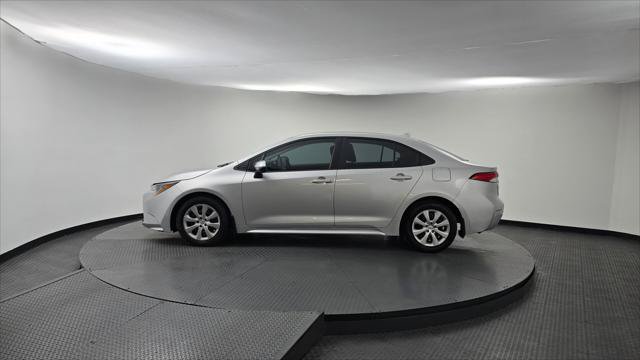 Used 2025 Toyota Corolla LE FWD image 3