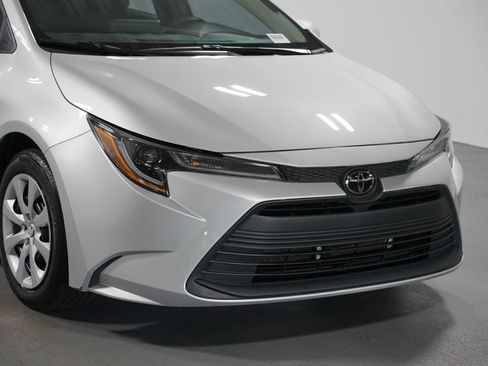 Used 2024 Toyota Corolla LE FWD image 4