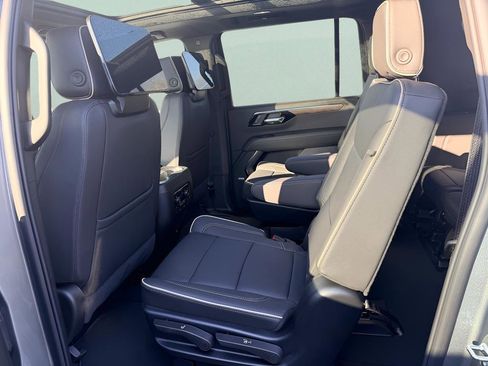 New 2026 Chevrolet Suburban Premier image 32