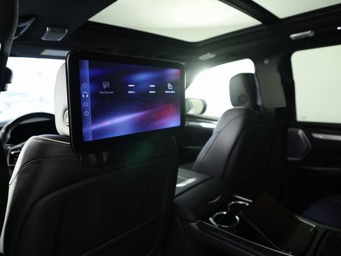 Used 2026 Cadillac Escalade ESV V image 16