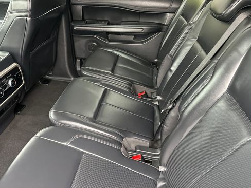 Used 2024 Ford Expedition Max XLT image 12