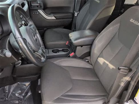 Used 2016 Jeep Wrangler Unlimited Sahara w/ Connectivity Group image 17