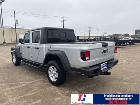 Used 2023 Jeep Gladiator Sport image 4