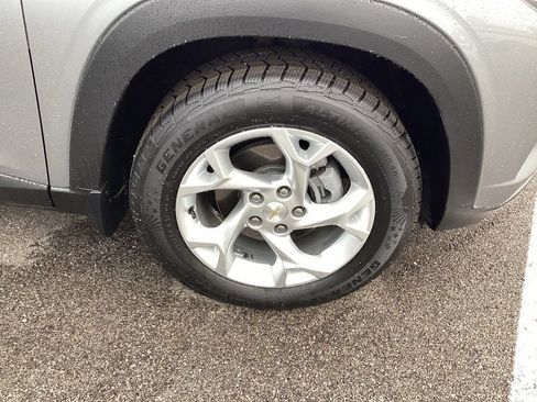Used 2024 Chevrolet Trax LS w/ LS Convenience Package FWD image 28