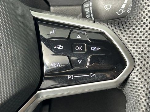 Used 2024 Volkswagen Tiguan SE R-Line AWD/4WD image 27