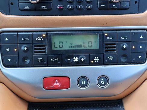 Used 2014 Maserati GranTurismo Sport image 23