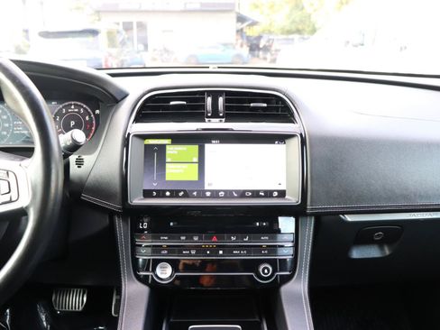 Used 2020 Jaguar F-PACE S AWD/4WD image 19