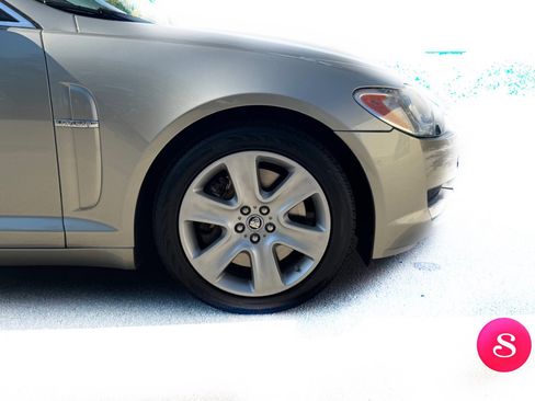 Used 2011 Jaguar XF image 10