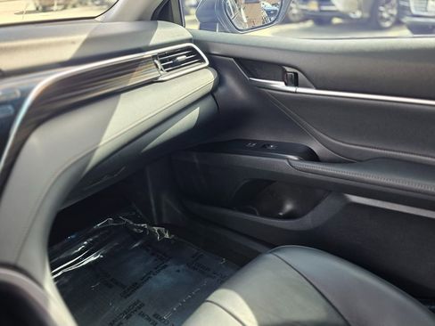 Used 2018 Toyota Camry XLE image 41