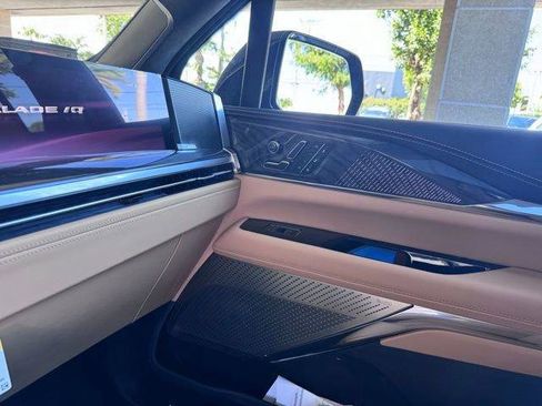 New 2025 Cadillac Escalade IQ Luxury 2 w/ LPO, Radiant Package image 32