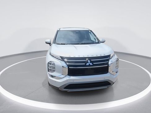 New 2025 Mitsubishi Outlander SE image 3
