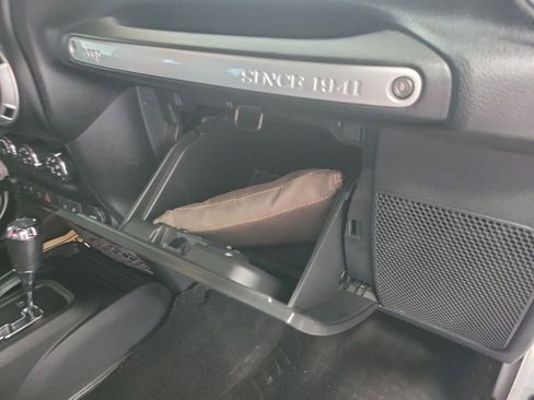 Used 2016 Jeep Wrangler Unlimited Rubicon image 14