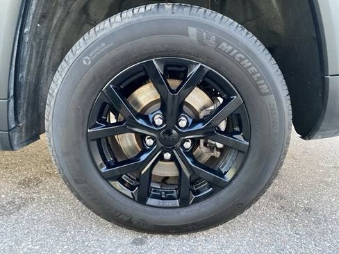 Used 2024 Jeep Grand Cherokee L Laredo AWD/4WD image 37